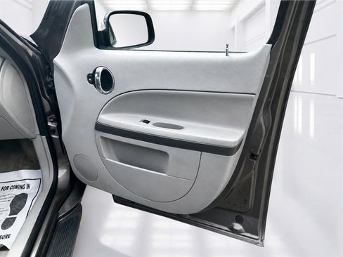 Used 2011 Chevrolet HHR LT FWD image 29