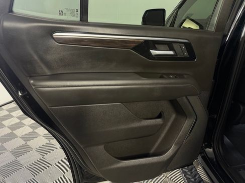 Used 2025 Chevrolet Tahoe Z71 AWD/4WD image 29