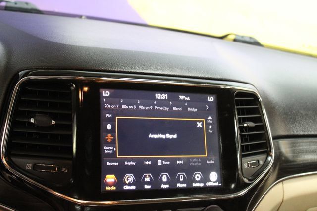 Used 2020 Jeep Grand Cherokee Limited AWD/4WD image 19