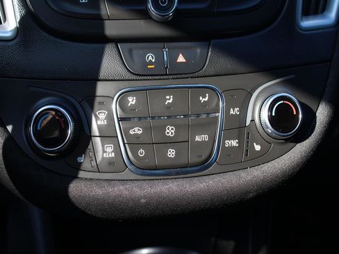 Used 2022 Chevrolet Malibu LT image 27