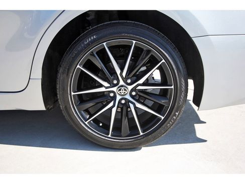 Used 2024 Toyota Camry SE image 30