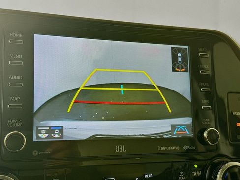 Used 2020 Toyota Highlander Limited image 16