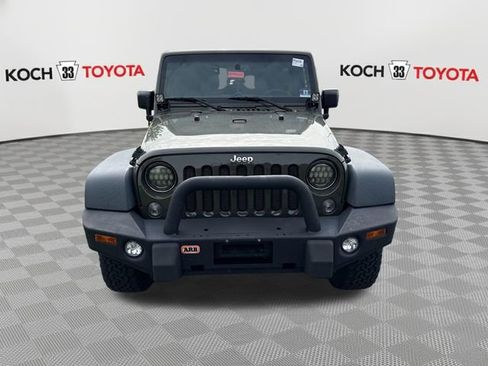 Used 2015 Jeep Wrangler Unlimited Rubicon w/ Connectivity Group AWD/4WD image 2