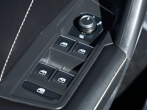 Used 2022 Volkswagen Tiguan SE R-Line image 19