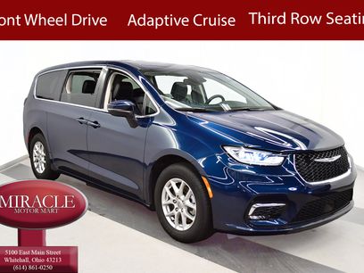 Used 2023 Chrysler Pacifica Touring-L w/ Uconnect Theater Family Group