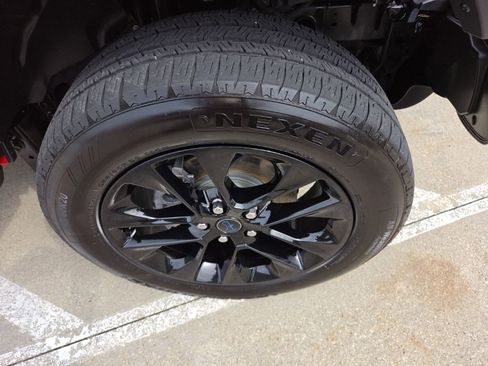 Used 2025 Jeep Wrangler Unlimited Sahara image 23