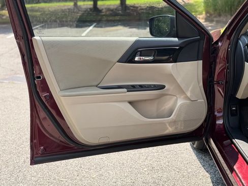 Used 2016 Honda Accord LX image 8