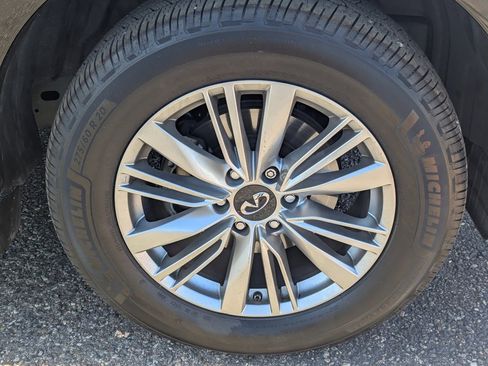 Used 2018 INFINITI QX80 Limited w/ All Season Package image 10