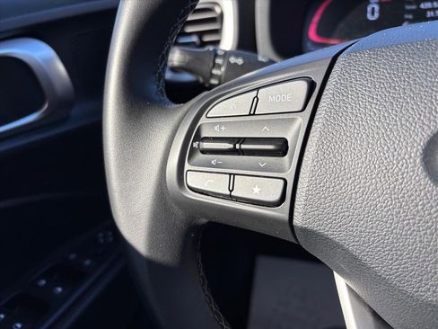 Used 2025 Hyundai Venue SEL image 15