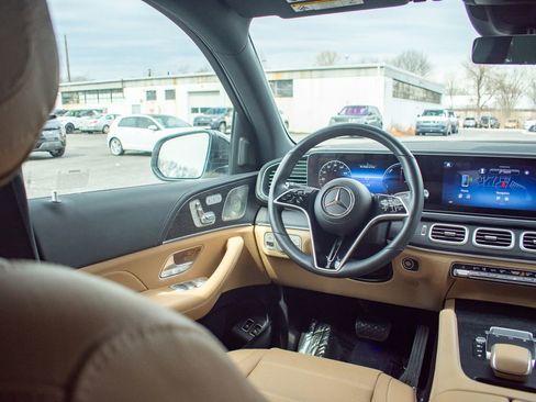 Used 2024 Mercedes-Benz GLE 450e 4MATIC image 19