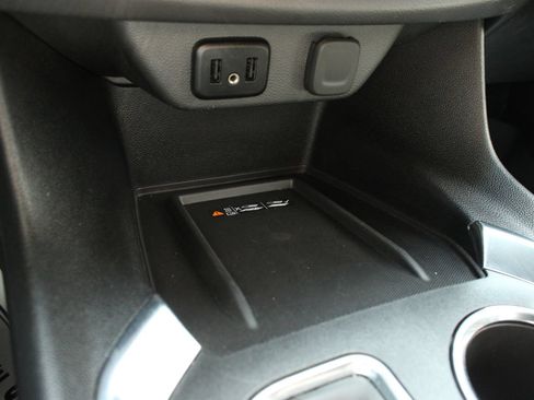 Used 2023 Chevrolet Traverse LT FWD image 45
