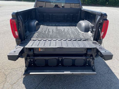 Used 2025 GMC Sierra 1500 SLT AWD/4WD image 16