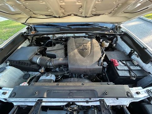 Used 2023 Toyota Tacoma SR5 w/ Technology Package RWD image 12