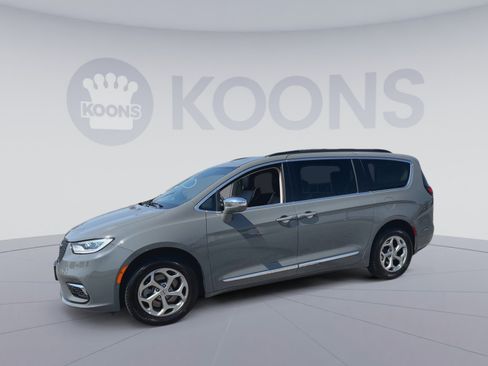 Used 2022 Chrysler Pacifica Limited AWD/4WD image 7