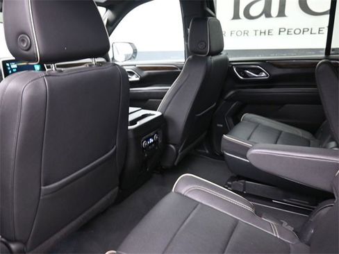 Used 2023 Chevrolet Suburban Premier image 24