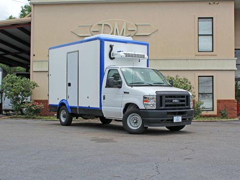 Used 2023 Ford E-350 and Econoline 350 Super Duty w/ Power Windows & Locks Group RWD image 3