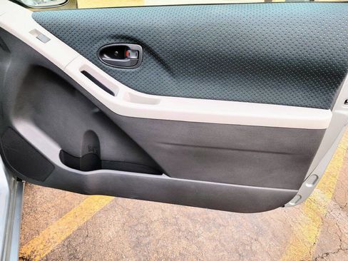 Used 2008 Toyota Yaris 2-Door Hatchback image 34