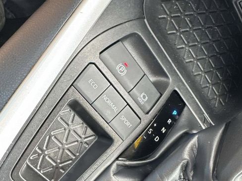 Used 2024 Toyota RAV4 XLE FWD image 38