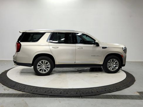 Used 2023 GMC Yukon Denali RWD image 9