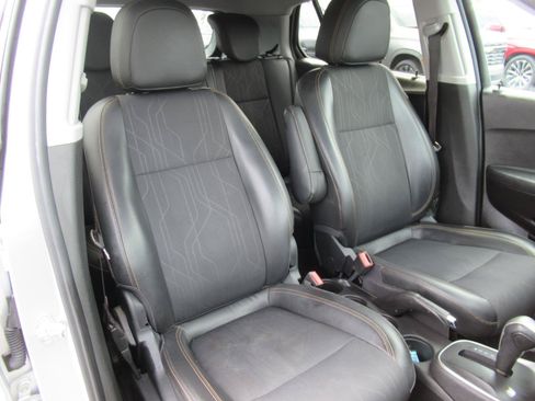 Certified 2018 Chevrolet Trax LT w/ Sun & Sound Package AWD/4WD image 9