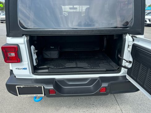 Used 2022 Jeep Wrangler Unlimited Sahara w/ Cold Weather Group image 8