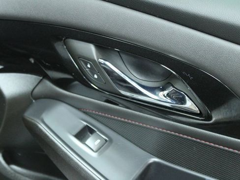 Used 2022 Chevrolet Traverse RS image 12