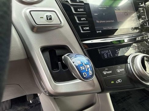 Used 2017 Toyota Prius V Four FWD image 27