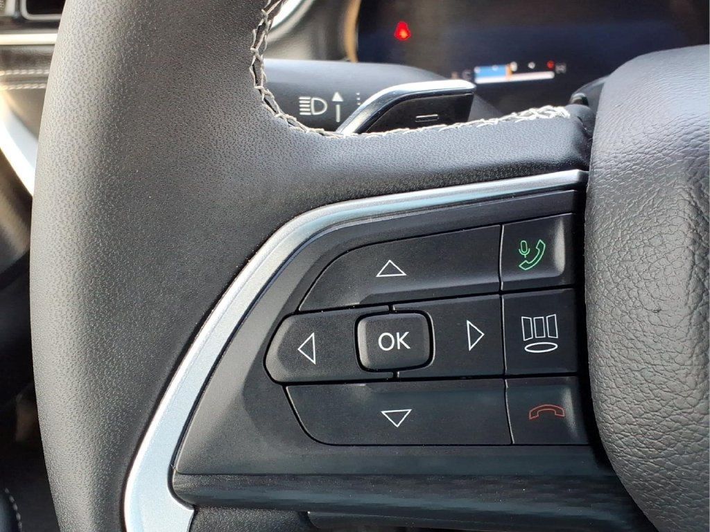 Used 2025 Jeep Grand Cherokee L Altitude RWD image 24
