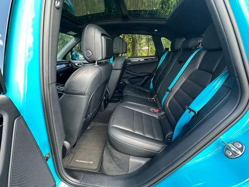Certified 2023 Porsche Macan AWD/4WD image 18