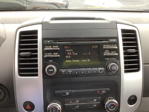 Used 2014 Nissan Frontier SV AWD/4WD image 16