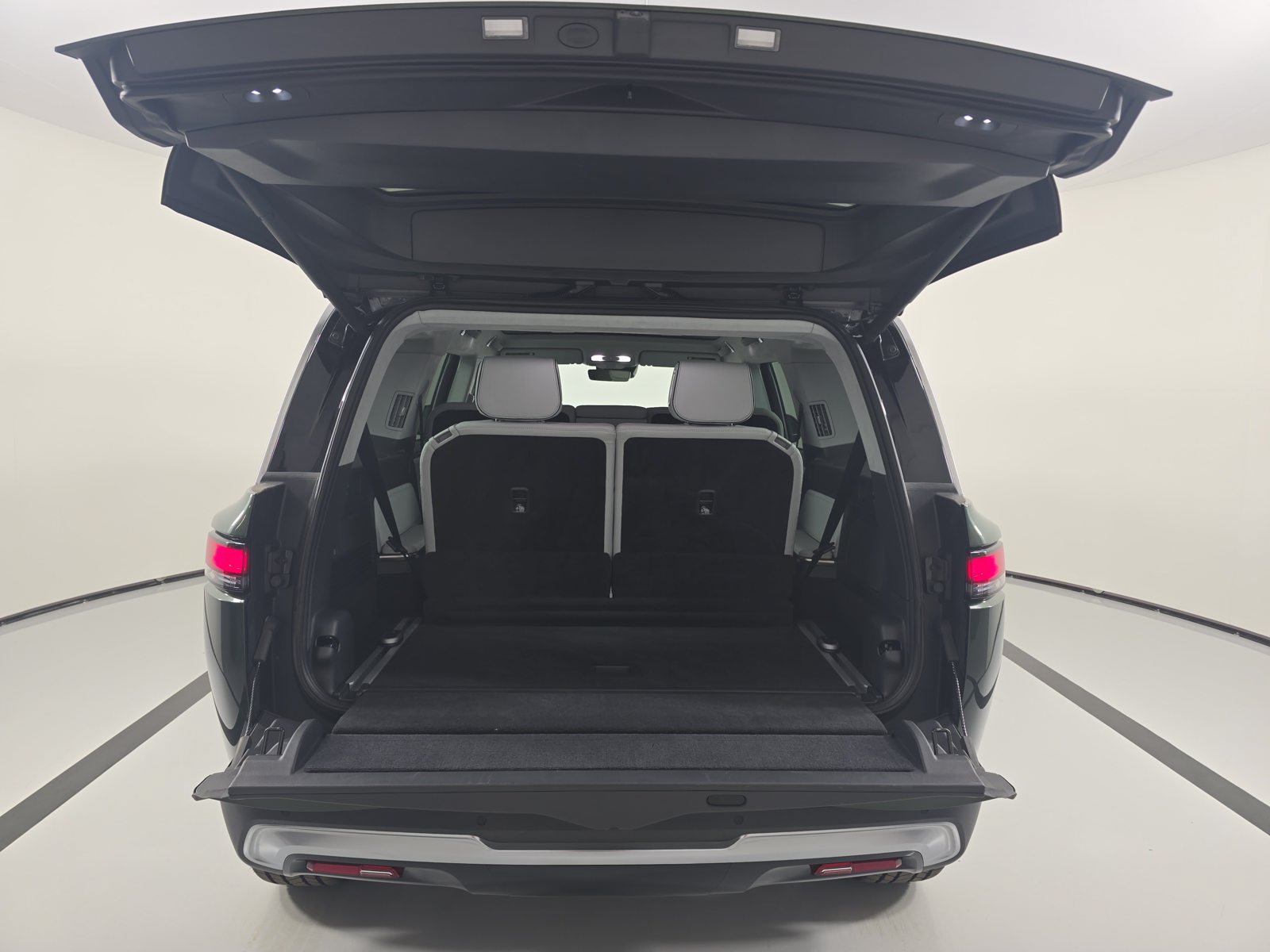 Used 2023 Rivian R1S Adventure Quad AWD/4WD image 15