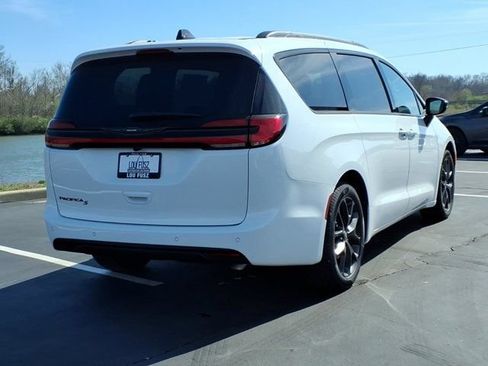 New 2026 Chrysler Pacifica Select w/ S Appearance Package FWD image 20