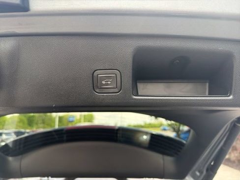 Used 2024 Chevrolet Equinox EV LT FWD image 12