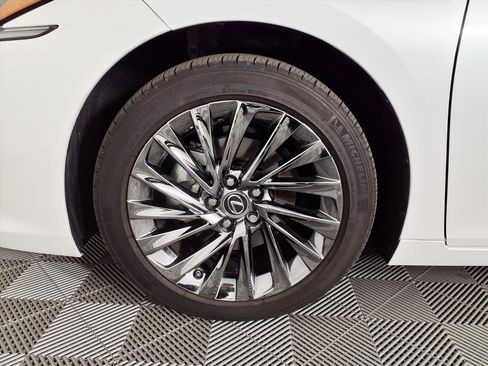 Used 2025 Lexus ES 300h w/ Luxury Package image 7