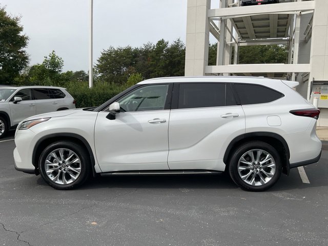 Used 2024 Toyota Highlander Limited AWD/4WD image 16