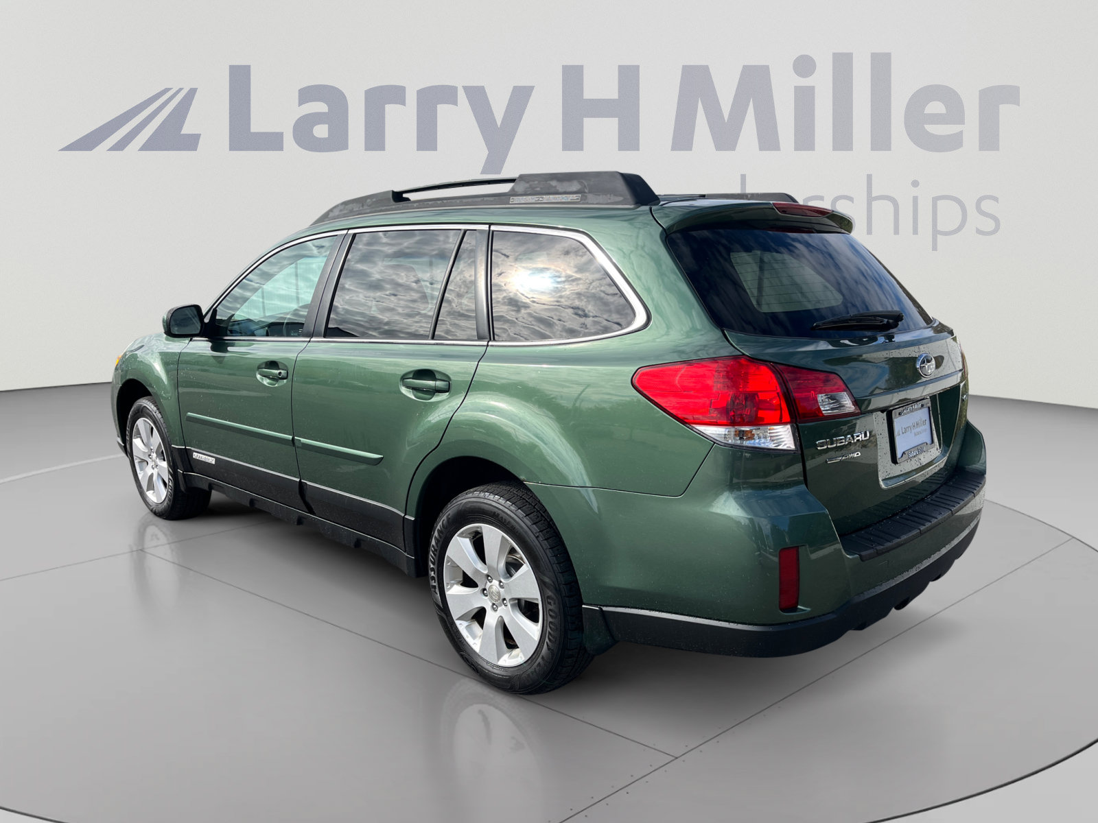 Used 2011 Subaru Outback 2.5i Premium AWD/4WD image 3