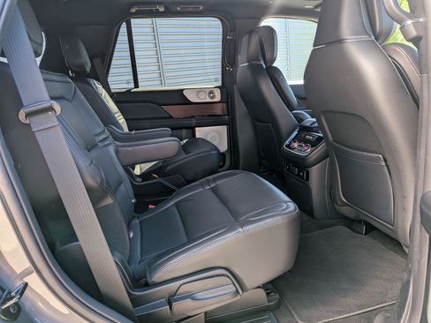 Used 2021 Lincoln Navigator Reserve w/ Luxury Package AWD/4WD image 31