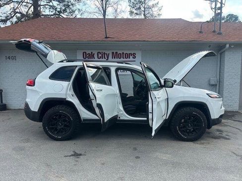 Used 2015 Jeep Cherokee Latitude image 10