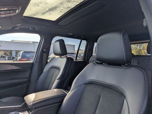 New 2025 Jeep Grand Cherokee Altitude image 12