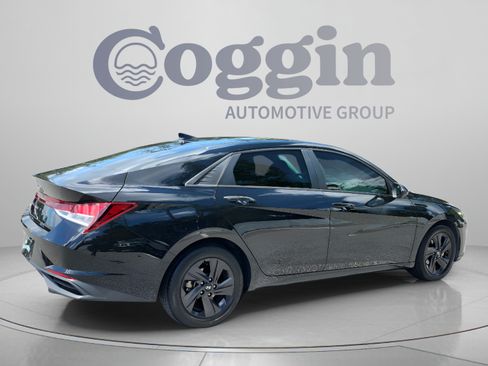 Used 2021 Hyundai Elantra SEL FWD image 5