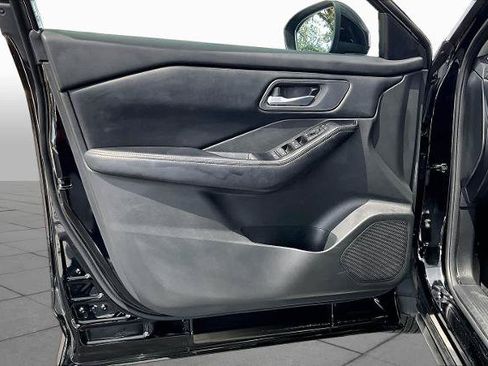 Certified 2025 Nissan Rogue SV FWD image 21