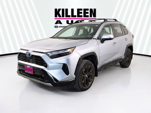 Used 2023 Toyota RAV4 SE image 3