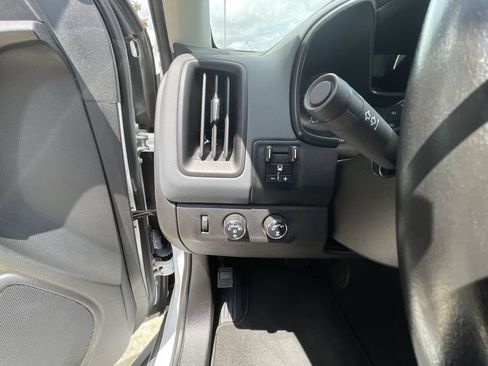 Used 2019 Chevrolet Colorado Z71 AWD/4WD image 17