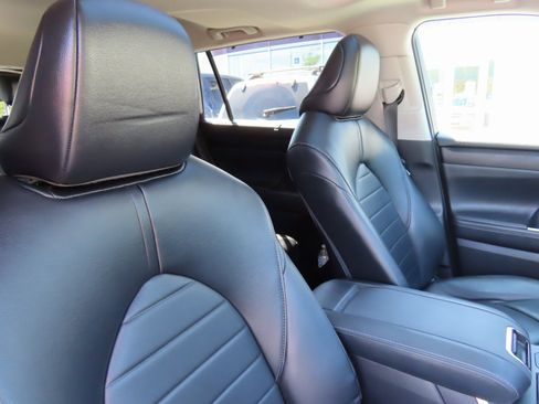 Used 2022 Toyota Highlander XLE image 41