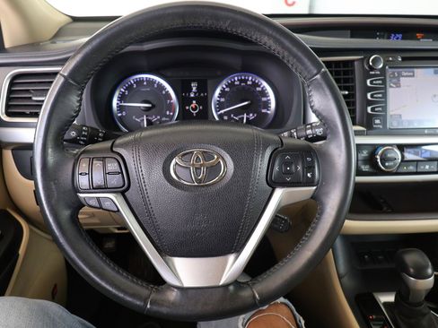 Used 2016 Toyota Highlander Limited FWD image 25