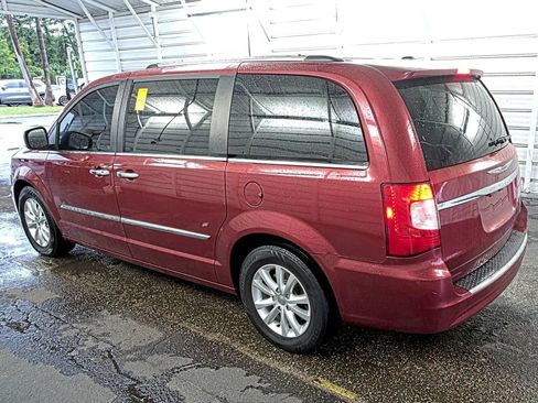 Used 2016 Chrysler Town & Country Limited Platinum FWD image 4