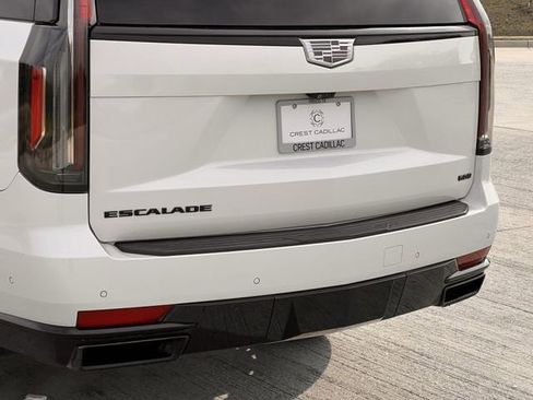 Used 2022 Cadillac Escalade ESV Sport Platinum w/ LPO, ONYX Package image 8