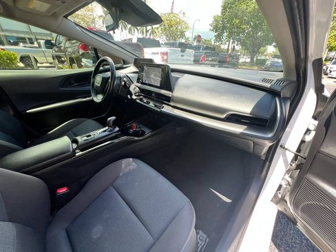 Used 2024 Toyota Prius LE FWD image 24