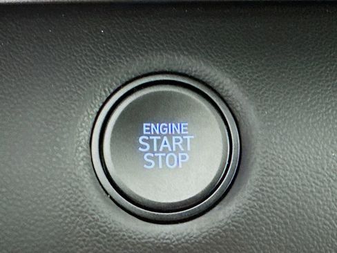 Certified 2025 Hyundai Elantra Sport image 32