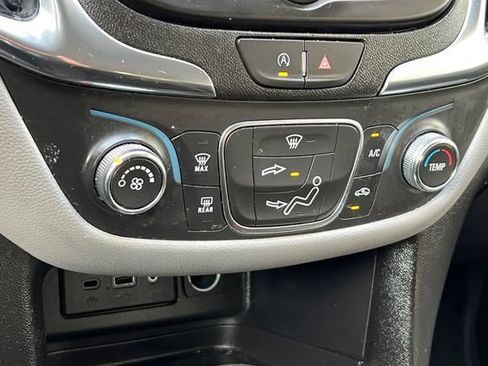 Used 2023 Chevrolet Equinox LS AWD/4WD image 26
